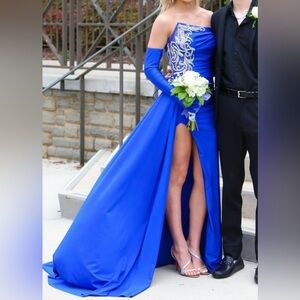 Elegant Strapless Blue Dress with Iridescent Accents